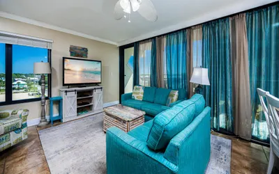 Island Winds West 470