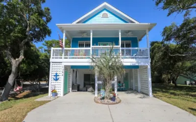 Atlantis Blue - Relaxing beach getaway home directly across the street from beach access!