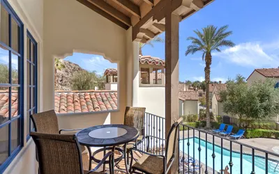 (L44) Newly Renovated! Luxury 2-Story Spanish Townhome, Poolside