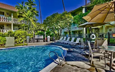 NAUTICAL THEME GARDEN VIEW STUDIO - KONA ISLANDER INN CONDOS