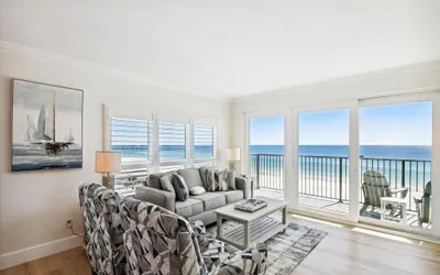 Sea Oats 606 is a Gorgeous Gulf Front 3 BR - with Free Beach Service for 4