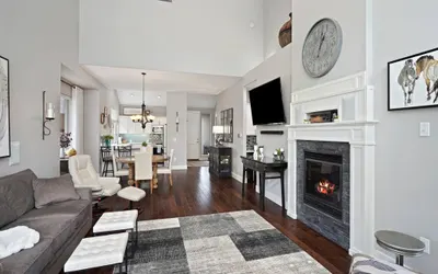 Village 62 Gorgeous Remodeled Townhouse with Firepit on the Backyard