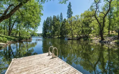Cozy Cabin On The Cove - Lakefront with Private Dock