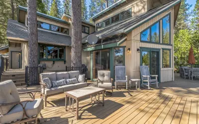 Dos Pinos - Spacious Lakefront Cabin w/ Game Room