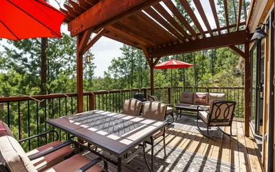 The Happy Place - Mountain Views and Amenities Galore