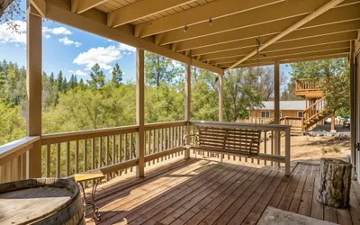 Three Wild Turkeys - Amazing Outdoor Spaces!  2 Decks!