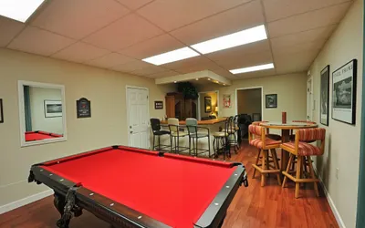Yosemite Villa - Only 0.3 Miles from Lake Lodge Beach and Playground