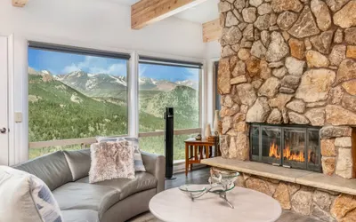 Trails End Vacation Home at Windcliff