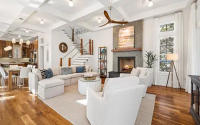 445 West Lake Forest Drive