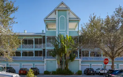 Bonita Paddle A: Balcony & Amenities