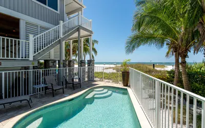 40 Warm Sands North End Retreat: 3BR w/ Balcony & Beach Access