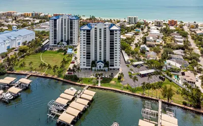 Ocean Harbor: Balcony, Wet Bar, Beach Views