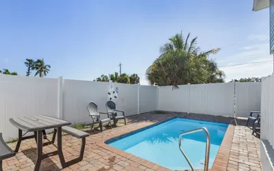 285 Spacious Home: Heated Pool, Near Beach, Family Fun