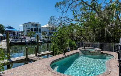 461 Freshly Squeezed: 5BR, Pool, Spa & Canal Views