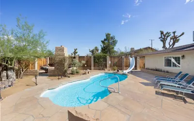 Roadrunner Inn - Pool, Hot Tub, BBQ and Fire Pit!