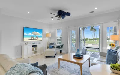 Waterfront luxury Villa (14) with sunset views and boat slip