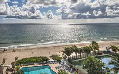 Unit 706 Ocean Manor Beachfront Resort Ft Lauderdale Condo w/ Pool, Tiki bar, Restaurant, Fab Views!