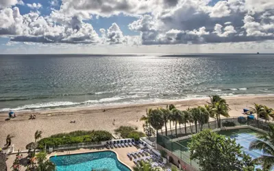 Unit 904 Ocean Manor Beachfront Resort Ft Lauderdale Condo w/ Pool, Restaurant, Tiki Bar & Fab Views!