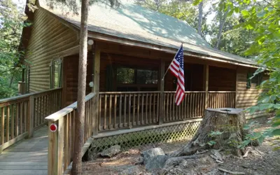 Couple's cottage  on Lake Ouachita.