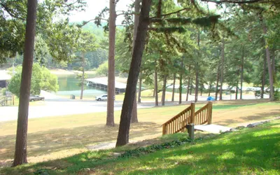 Mountain Harbor Queen Guest Room on Lake Ouachita