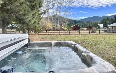 Farmhouse in Plain | Country charm | Near Plain | Hot Tub
