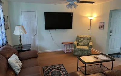 Boat House Apt. #3 - 2 BR, Water Front, WiFi, Pets