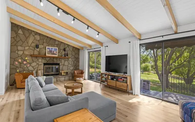 The Red House - Near Golf, Beaches & Communal Pool