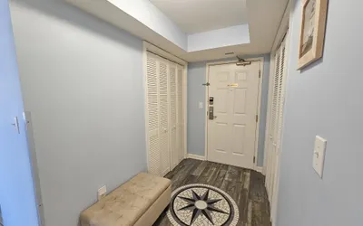 108 Brighton - Steps to Currents pool complex and waterparks!!