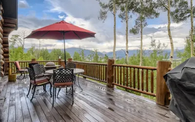 4 bedroom home with hot tub!