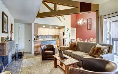 2BR/2BA Condo on Shuttle Route - Wild Irishman 1015 - Pool & more!