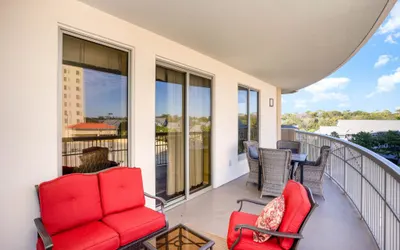 Elegant 3 bedroom ocean view condo, 208 Margate