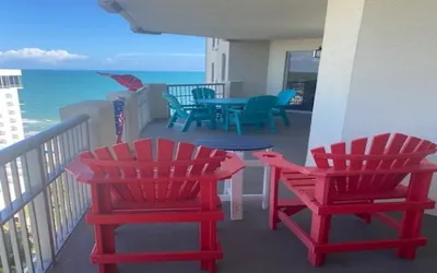 Stylish Oceanview 2BR - 1603 Royale Palms