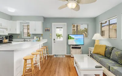 50 Seahorse Beach House #1: Pool & Walk to Beach!