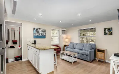 1030 Cabana Azul Charming 1BR Cottage Near Times Square & Beach