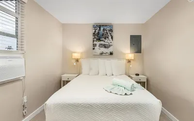 1030 Cabana Azul Charming 1BR Cottage Near Times Square & Beach