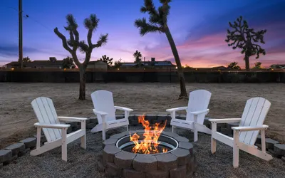 Modern Desert Escape - Fire Pit, BBQ and Design!