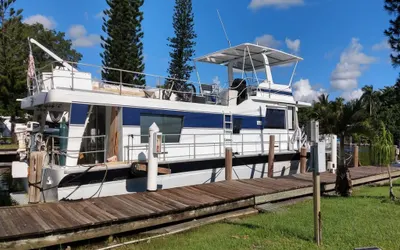 62' Yacht M/V Possibilities on wide Private Canal