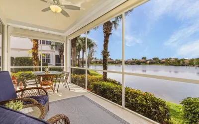 Crown Colony Elegant Condo w/ Lake Views, Pool & Private Lanai