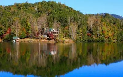 Lodge on Mirror Lake