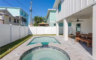 239 New 2-Level Home: Heated Pool, Spa, Steps to Beach