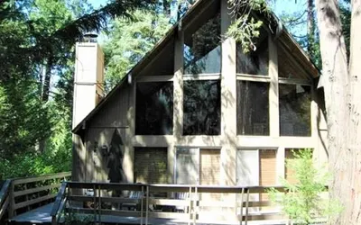 Tranquil Lodge Nestled in the Trees