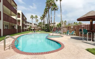 * Comfy Inside * Updated * Beach 50 yards away