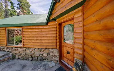 Longs Peak Cabin - Monthly Long-Term Vacation Rental 30+ Days -- Estes Park