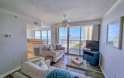 Oceanview condo in Brighton, 1504 - full access