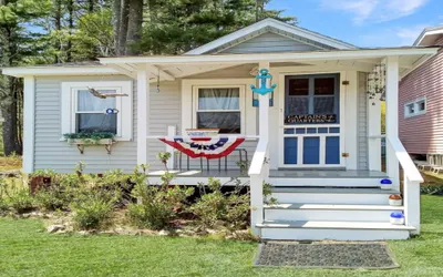 Captain's Quarters, 1.5 miles to downtown Ogunquit!