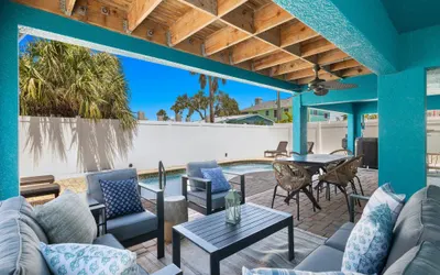 155 Inn-2-Blue: Poolside Fun & Beach Walks Await!