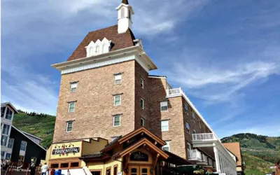 Resort Plaza 5022