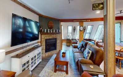 Inviting 2BR Mountain Retreat in Leatherbark