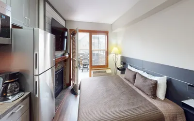 Highland House #212 - Brigham Junior Studio King Condo