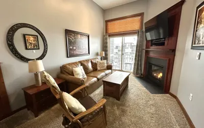 Escape to this stylish 2BR Allegheny - room for 8!